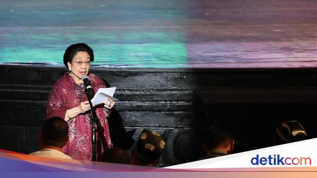 Megawati Terisak Mengenang Momen Ziarah ke Makam Imam Bukhari di Uzbekistan