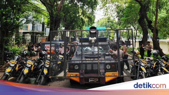 Ada Demo Pro dan Kontra Hasto, Jalan Depan Pengadilan Tipikor Ditutup