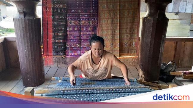 Klaster Tenun Binaan BRI Buka Jalan untuk Kesejahteraan Perempuan
