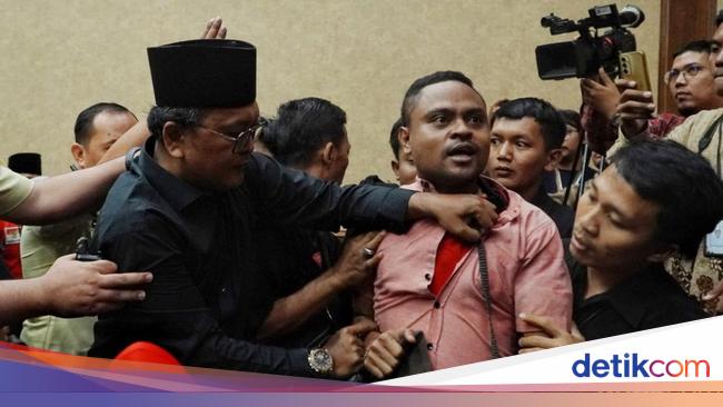 Dianggap Penyusup, Pria Ini Diusir dari Sidang Hasto