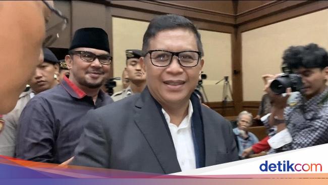 Hasto Tirakat Puasa 3 Hari 3 Malam Bikin 5 Buku saat Ditahan KPK