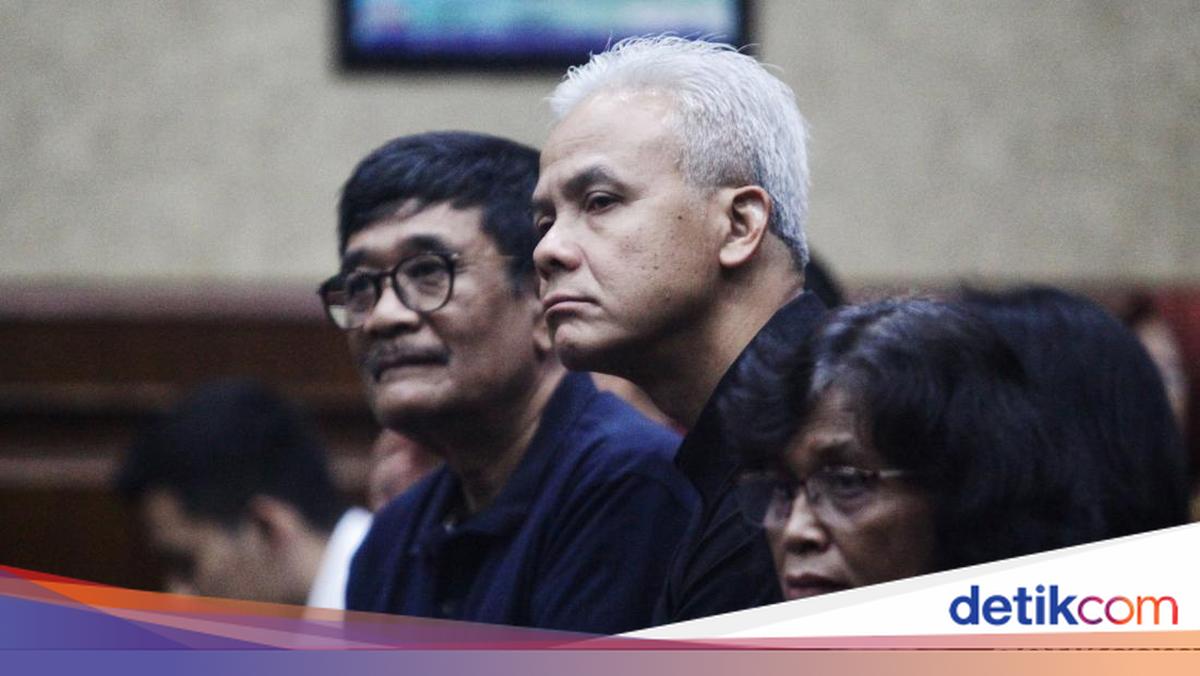 Momen Ganjar-Djarot Hadiri Sidang Hasto untuk Beri Semangat