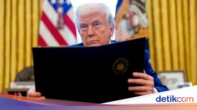 Trump Mau Pecat 1.200 Agen CIA dan Badan Intelijen Lain