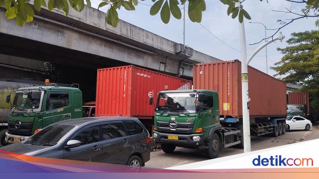 Bantu Isi Bensin-Cari Jalan Tikus