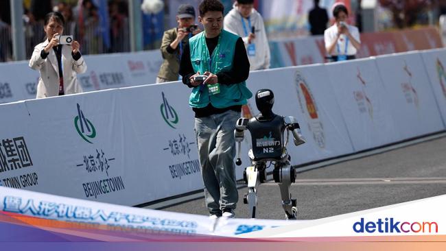 China Gelar Half-Marathon Robot Humanoid Pertama di Dunia, Begini Potretnya