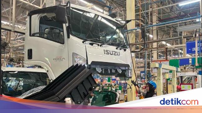 Kata Siapa Rakit Truk Harus Laki-laki? Wanita Juga Bisa Kok!