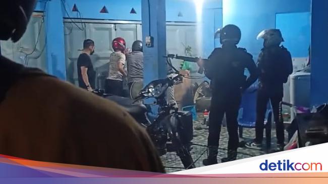 Momen Menegangkan Polisi Dikepung-Diserang Saat Gerebek Narkoba di Medan