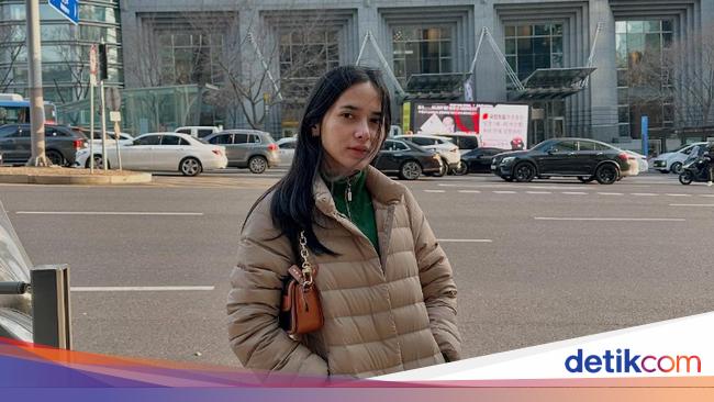 Dilan Janiyar Kulineran Bareng Farida Nurhan dan Cicip Makanan Unik