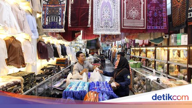 Geliat Penjualan Perlengkapan Haji di Medan