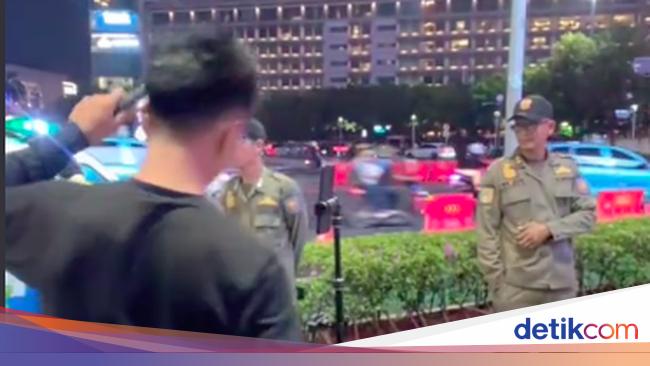 Duduk Perkara TikToker Live Ngamen di Bundaran HI Diusir Satpol PP