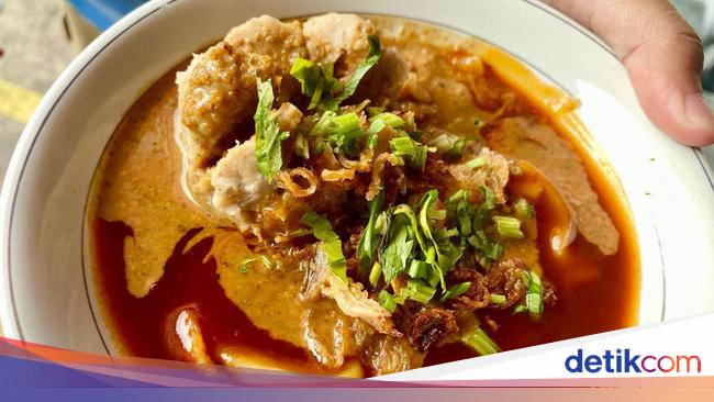 Bakso Cirawang Manja : Pedas Seuhah! Bakso Aci Tulang Rangu Pakai Sambal Kacang Medok