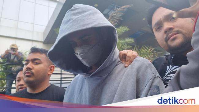 Fachri Potret Fachri Albar Tertunduk Digiring Polisi karena Kasus Narkoba
