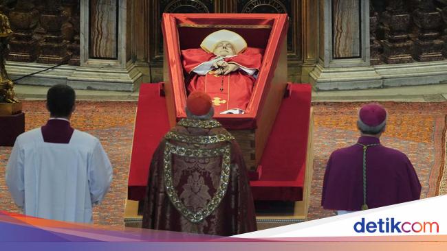 Jenazah Paus Fransiskus Dipindahkan ke Basilika Santo Petrus