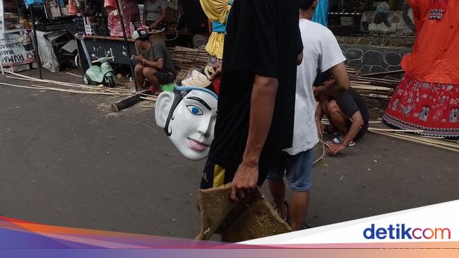 Tak Hanya Dianggap Atraksi, Ondel-Ondel di Kramat Pulo Dibuat dengan Hati