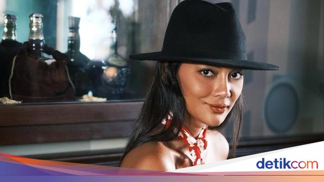 Erika Carlina Serahkan Bukti Ancaman DJ Panda dan Foto USG ke Polisi