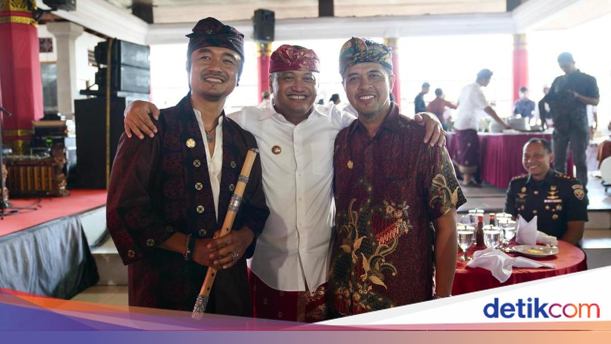 Pemkab Gianyar Ganjar Gus Teja dan Balawan Penghargaan Wija Kusuma