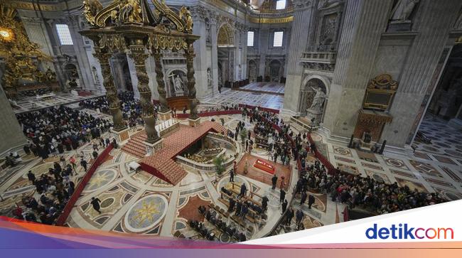 128.000 Orang Melayat Paus Fransiskus di Basilika Santo Petrus