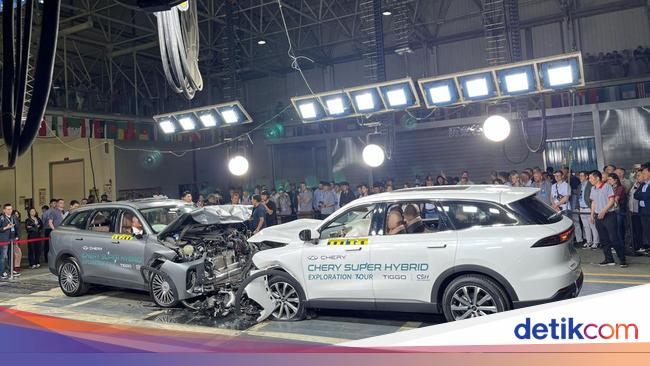 Brakkk!!! Begini Proses Uji Tabrak dan Uji Guling Mobil Chery