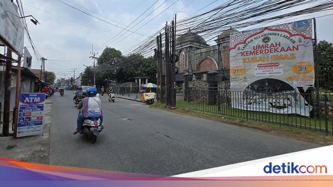 Banyak Jemaah ke Masjid Kubah Emas, Agen BRILink Dapat Berkah
