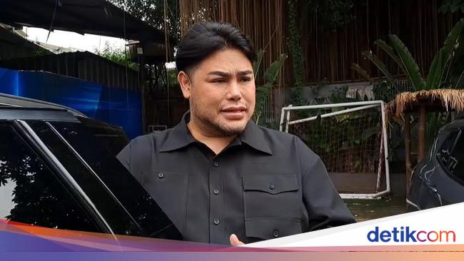 Doa Ibunda Iringi Ivan Gunawan Berangkat Haji