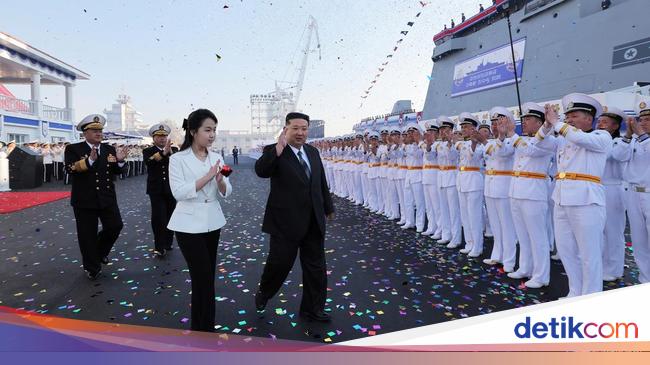 Kim Jong Un Ajak Putrinya Luncurkan Kapal Perusak Canggih