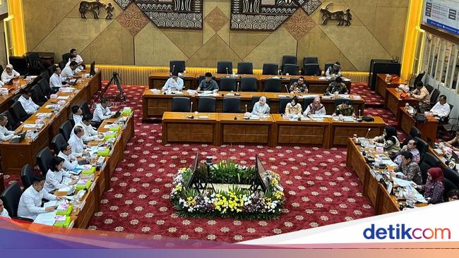 Kementerian P2MI Rapat di DPR, Bahas soal TPPO hingga Pekerja Migran Ilegal