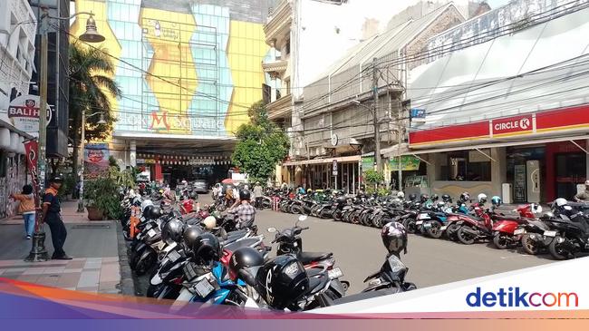 Blok M yang Nyaman Itu Ternoda Parkir Liar