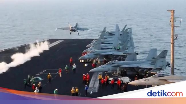 Hindari Serangan Houthi, Jet Tempur AS Jatuh dari Kapal Induk