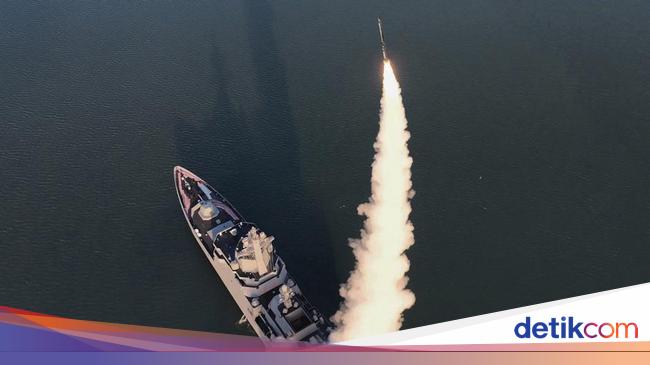 Korea Utara Uji Coba Rudal dari Kapal Perang Baru