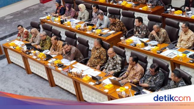 Menteri UMKM Dicecar DPR soal KUR di Bawah Rp 100 Juta Diminta Agunan