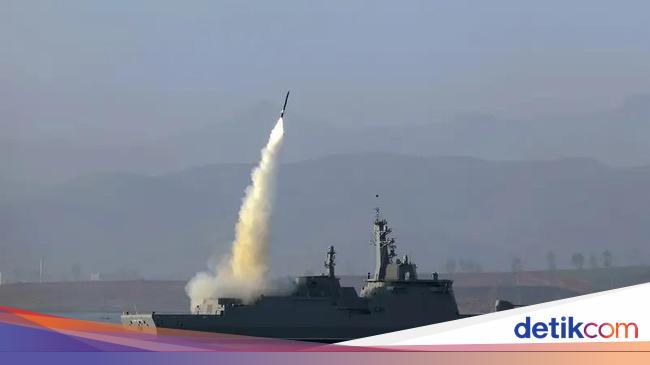 Korut Uji Coba Senjata pada Kapal Perang Terbaru, Diawasi Kim Jong Un
