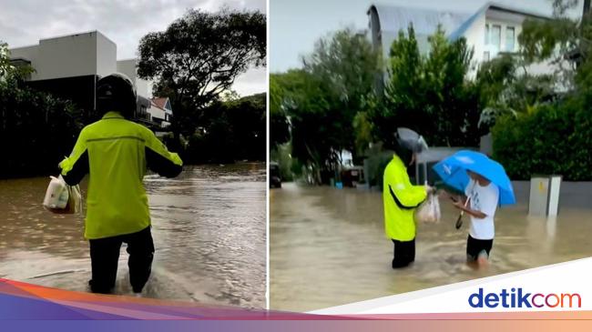 Demi Antar Makanan Pelanggan, Pengemudi Ojol Rela Terjang Banjir