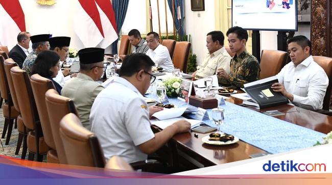 Prabowo Pimpin Ratas Bahas Sekolah Rakyat, Ada Gibran hingga Sri Mulyani