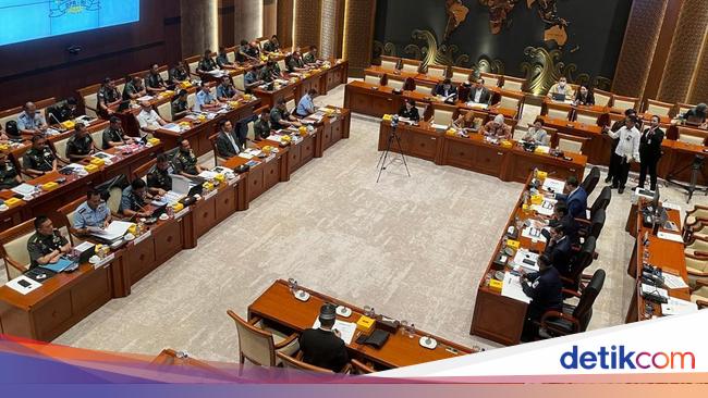 Menhan Ingin Bangun Dermaga-Pangkalan Udara Sendiri untuk TNI