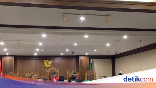Eks Direktur Askrindo Nangis Ingat Anak Saat Baca Pleidoi: Saya Ingin Pulang