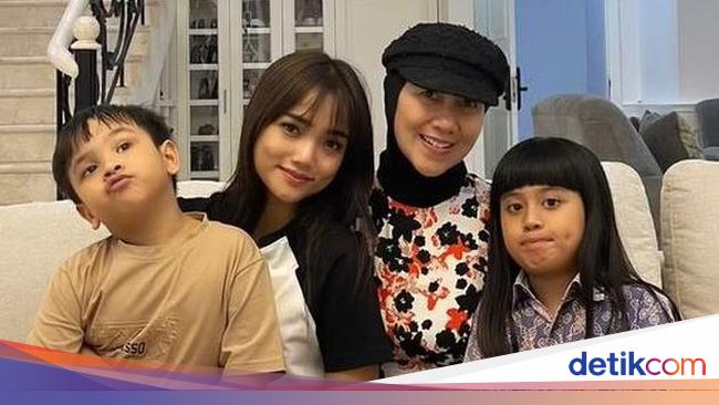 Venna Melinda Bilang Keluarga Fuji Kayak Keluarga Cemara