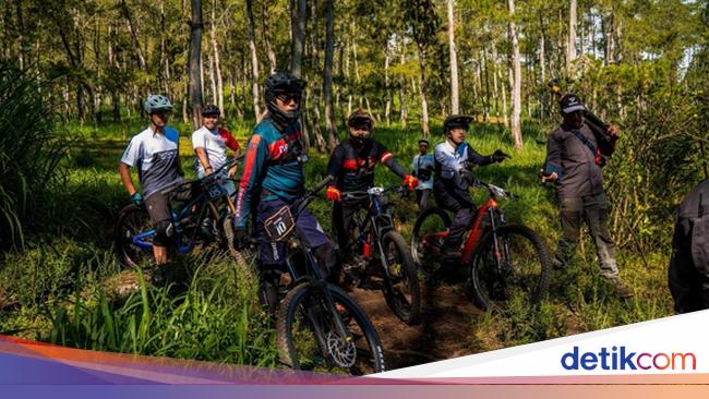 80 Penggiat Mountain Bike Jajal Sepeda Baru Polygon di Malang