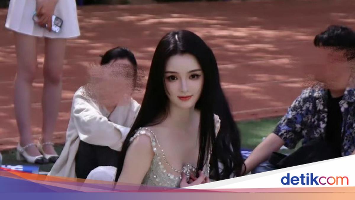 Qul auksioni pornosini tomosha qiling Porno video