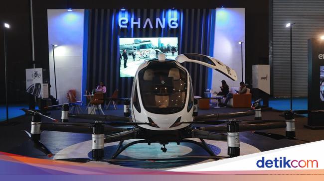 Melihat Langsung Mobil Terbang yang Dipakai iShowSpeed di China