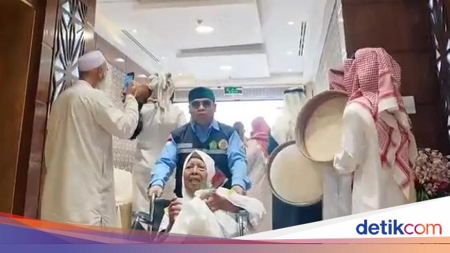 Meriah! Begini Sambutan untuk Jemaah Haji RI Saat Masuk Hotel di Madinah