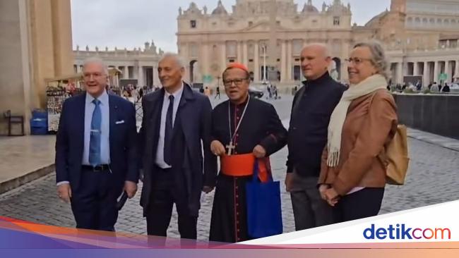 Momen Kardinal Suharyo di Vatikan Jelang Konklaf, Sapa Warga-Diserbu Wartawan
