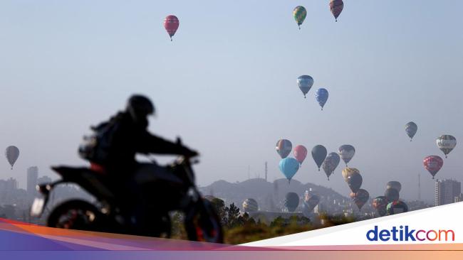 Warna-warni Balon Udara Semarakkan Langit Brasil