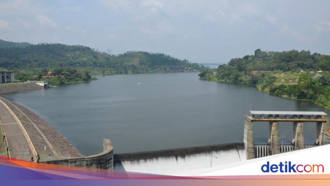 Bank Asing Ikut Biayai Proyek PLTS Terapung Saguling
