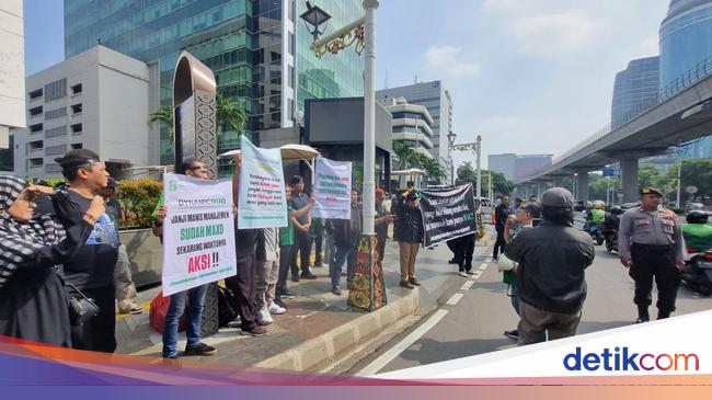 Eks Karyawan Bakrie Telecom Gelar Demo, Ini 5 Tuntutannya