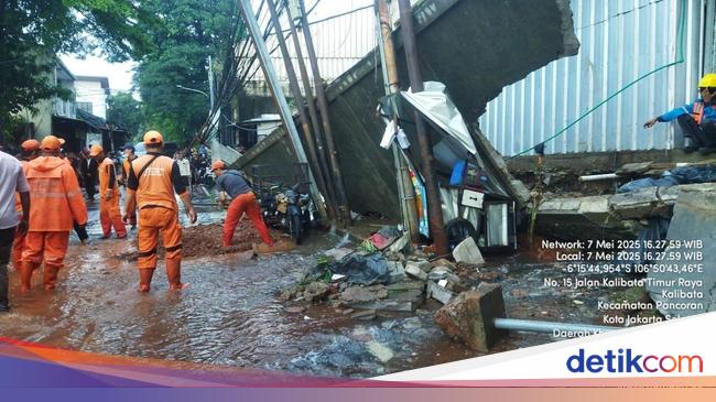 Ngeri Tembok Jebol di Kalibata dan Banjir yang Menghantui