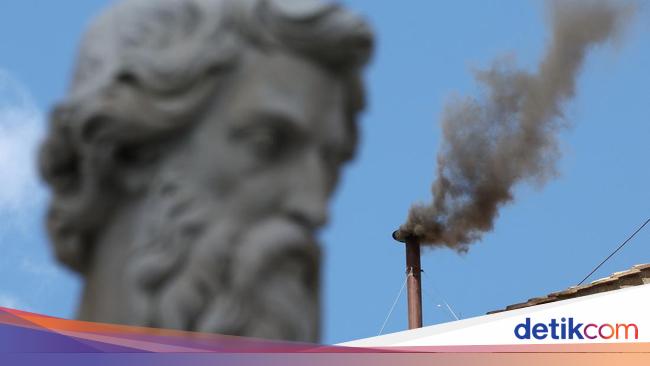 Menanti Asap Putih dari Kapel Sistina, Tanda Paus Baru Terpilih