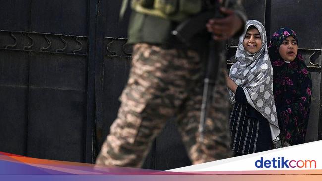 India Serang Pakistan, Warga: Mengapa Masjid Kami Jadi Sasaran?
