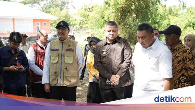 Mensos Tinjau Lahan Pembangunan Rumah Hadiah Prabowo untuk Naila