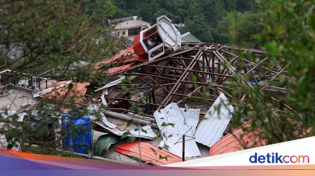 Potret Masjid dan Bangunan yang Hancur oleh Rudal India