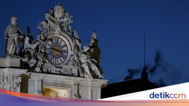 Hari Kedua Pemilihan Paus, Semua Mata Tertuju ke Cerobong Asap Kapel Sistina